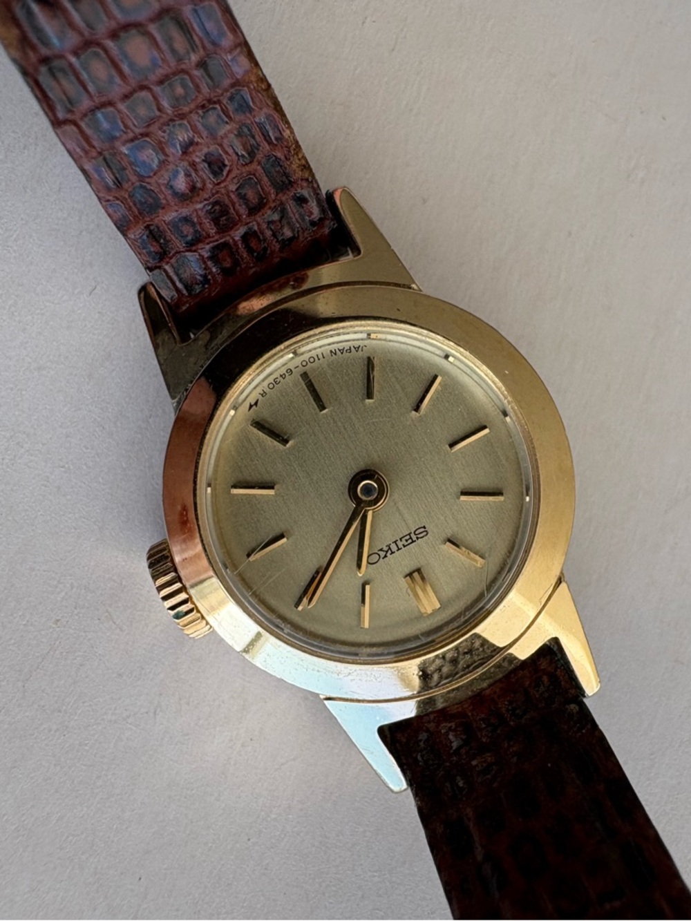 Vintage Seiko Gold and Brown Ladies Watch - Small Face - Picture 9 of 14